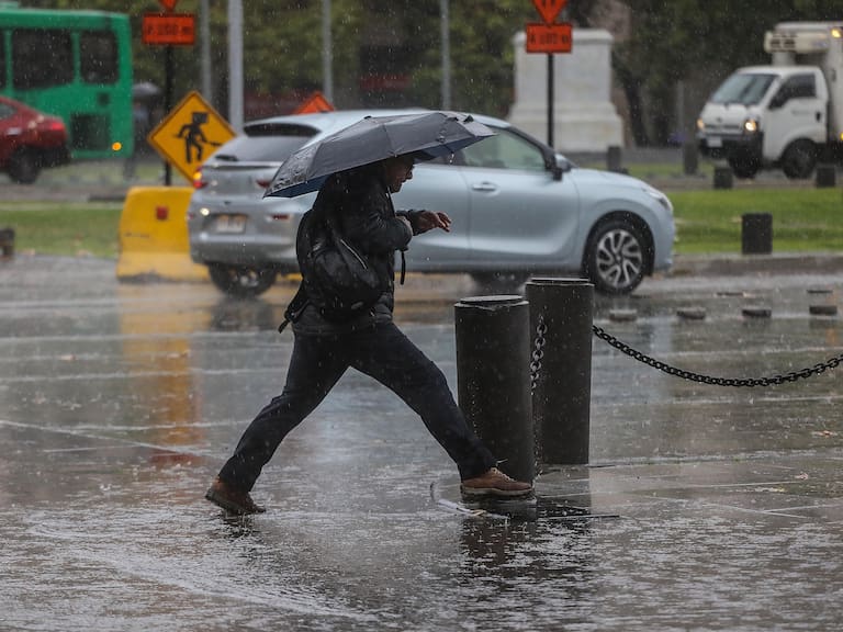 ¿Cuándo vuelve la lluvia a Santiago? Pronostican nuevas precipitaciones intensas en un corto periodo de tiempo
