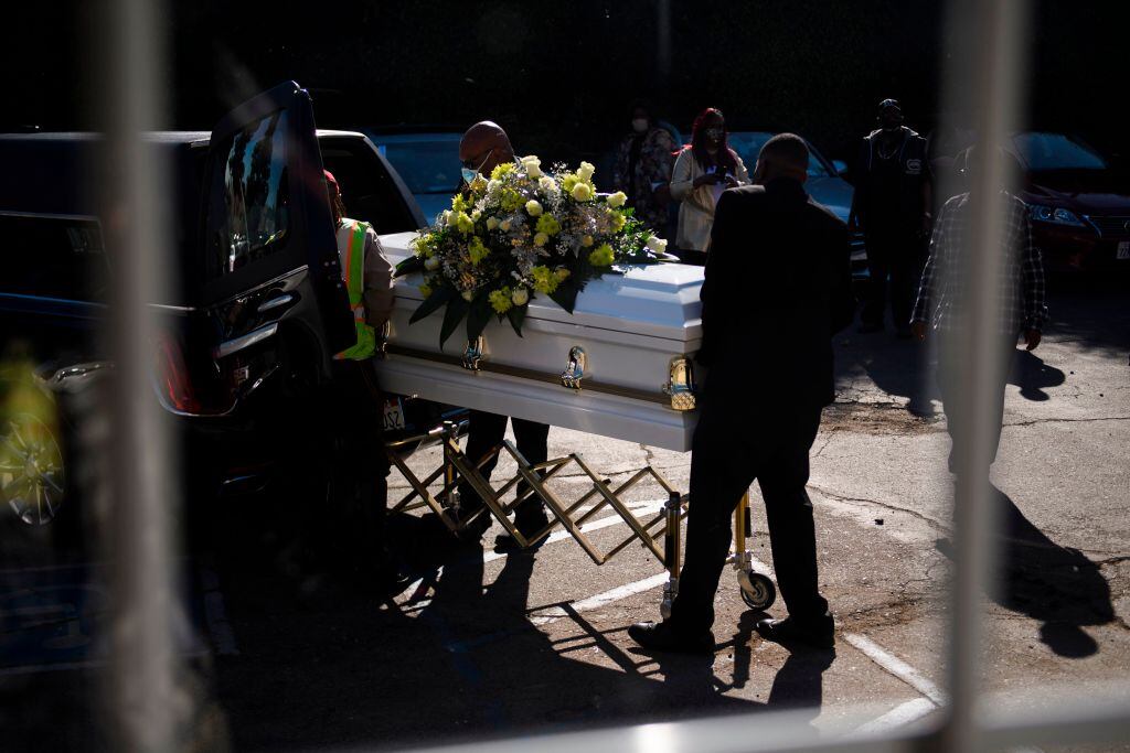 Funeral de una víctima del Covid-19 en Los Angeles