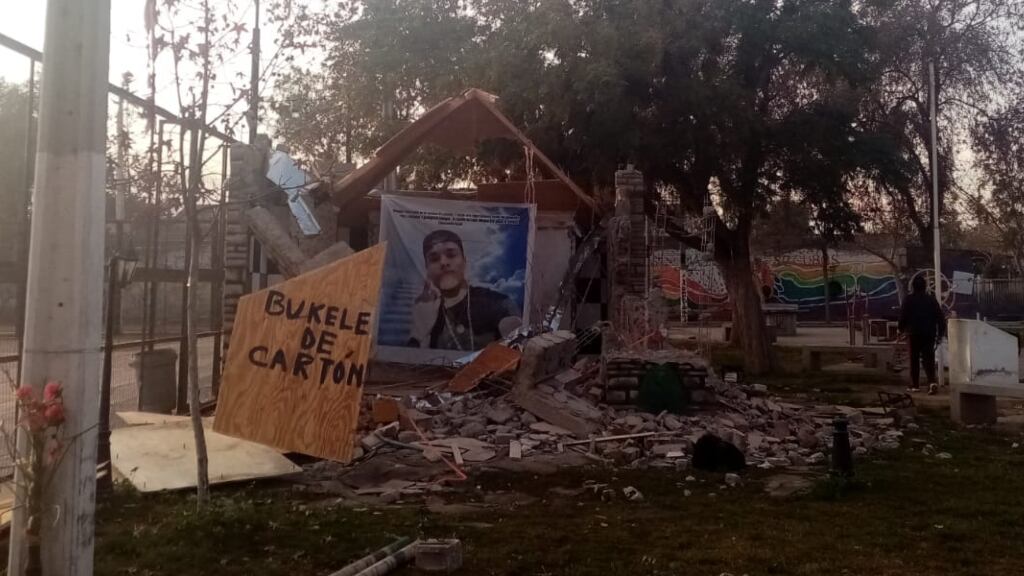 Lo Espejo