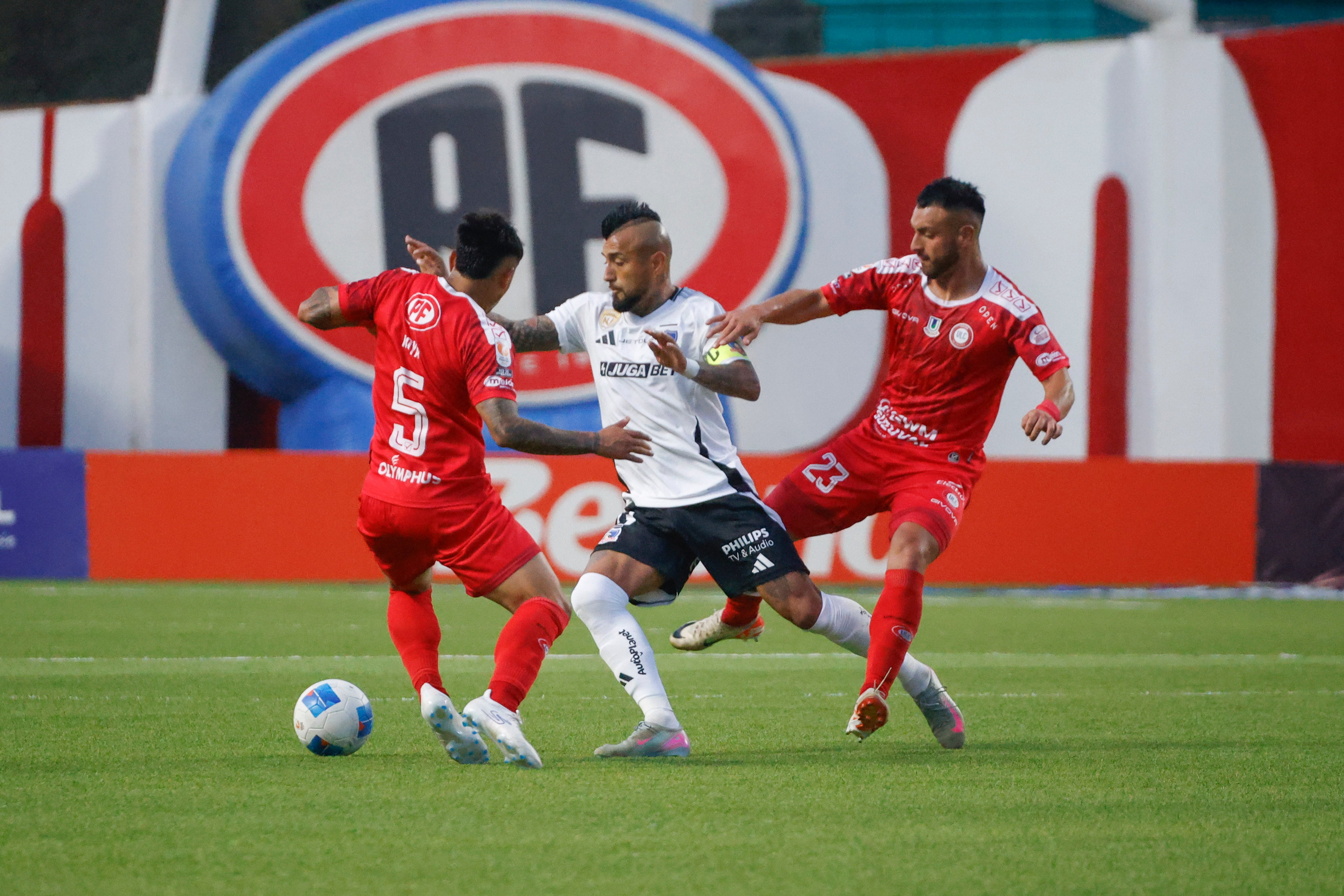 Soñando con la Sudamericana, y la permanencia: Colo Colo y Unión La Calera se ven las caras por la Liga de Primera | ADN Radio