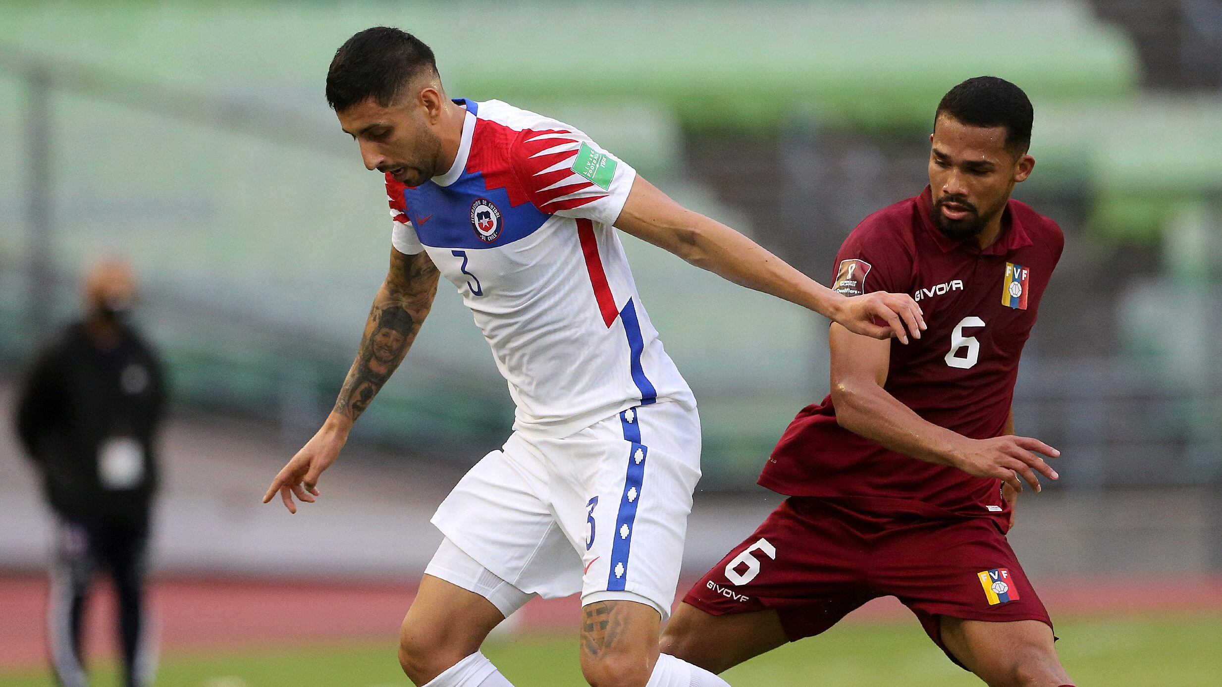 CARACAS, VENEZUELA - NOVEMBER 17: Guillermo Maripán of Chile competes for the ball with Yangel Herrera of Venezuela during a match between Venezuela and Chile as part of South American Qualifiers for World Cup FIFA Qatar 2022 at Estadio Olímpico on November 17, 2020 in Caracas, Venezuela. (Photo by Edilzon Gamez/Getty Images)