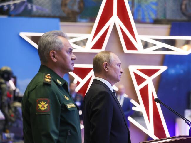 El presidente ruso Vladimir Putin junto al ministro de defensa Sergei Shoigu