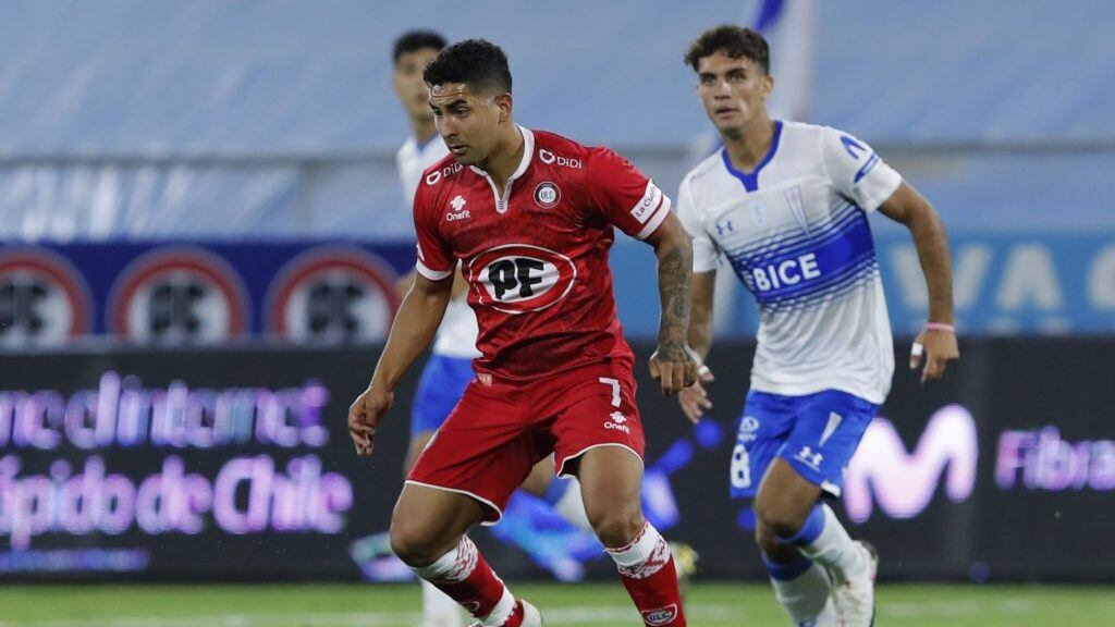 10 de Febrero del 2021/SANTIAGOJeisson Vargas (i), durante el partido valido por la fecha 33 del Campeonato Nacional AFP PlanVital 2020, entre Universidad Católica vs Union La Calera, disputado en el Estadio San Carlos de Apoquindo.
FOTO: FRANCISCO LONGA/AGENCIAUNO