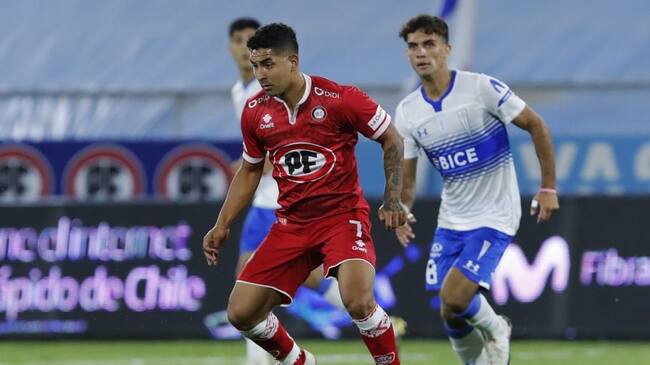 10 de Febrero del 2021/SANTIAGOJeisson Vargas (i), durante el partido valido por la fecha 33 del Campeonato Nacional AFP PlanVital 2020, entre Universidad Católica vs Union La Calera, disputado en el Estadio San Carlos de Apoquindo.
FOTO: FRANCISCO LONGA/AGENCIAUNO