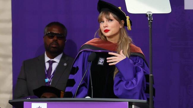 NEW YORK, NEW YORK - MAY 18: Taylor Swift Delivers New York University 2022 Commencement Address at Yankee Stadium on May 18, 2022 in New York City. (Photo by Dia Dipasupil/Getty Images)