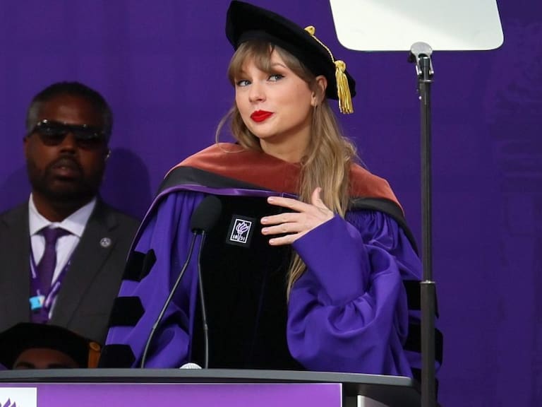 NEW YORK, NEW YORK - MAY 18: Taylor Swift Delivers New York University 2022 Commencement Address at Yankee Stadium on May 18, 2022 in New York City. (Photo by Dia Dipasupil/Getty Images)