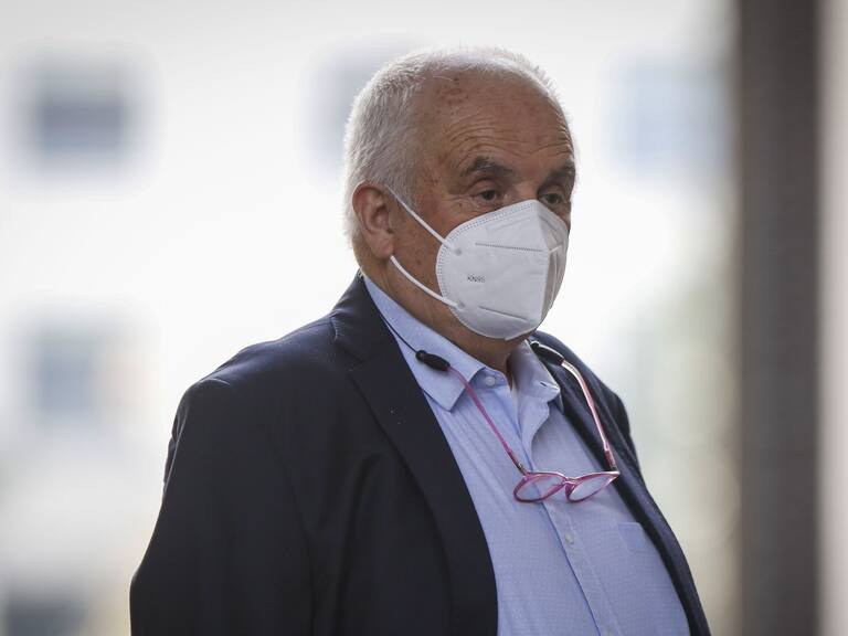 13 de octubre del 2020/SANTIAGOLos dirigentes de Los Camioneros, encabezados por Juan Araya, llegan al Palacio de La Moneda, para reunirse con el ministro del Interior.
FOTO: SEBASTIAN BELTRAN GAETE/AGENCIAUNO