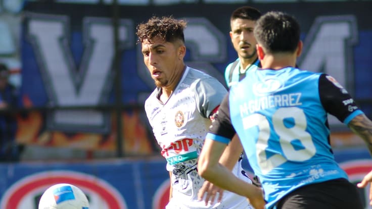 César Pinares sorprende y se acerca a un grande del fútbol chileno: negociaciones avanzadas