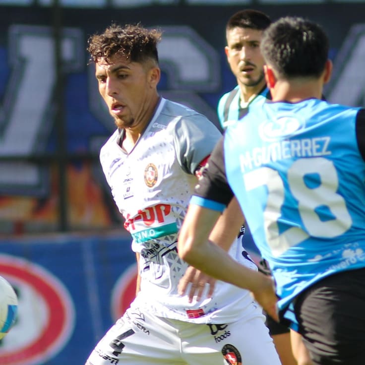 César Pinares sorprende y se acerca a un grande del fútbol chileno: negociaciones avanzadas