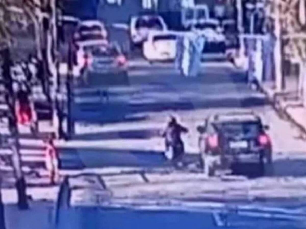 Abogado arrolló a motociclista en Argentina tras discusión: conductor sigue prófugo
