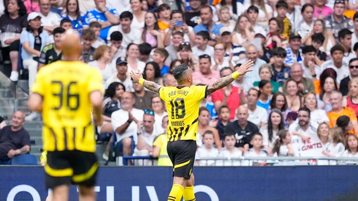Lucas Barrios anota en el duelo entre históricos del Borussia Dortmund y Real Madrid