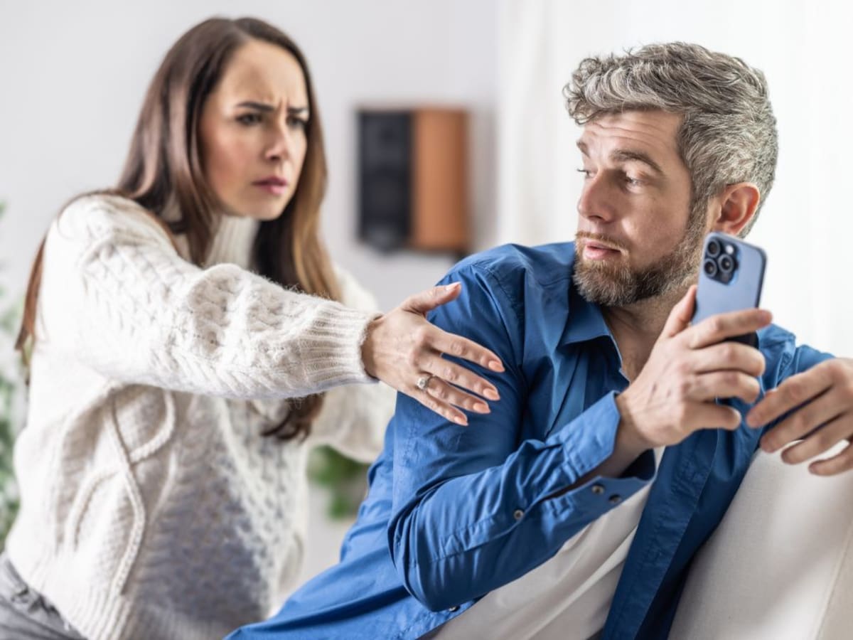 Radiografía del Infiel Chileno: búsquedas para ocultar chats y borrar pruebas digitales suben 45% en San Valentín