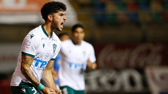 24 de Noviembre del 2020/SANTIAGODaniel González(c) celebra su primer gol y el 1 a 0 de Santiago Wanderers ,durante el partido valido por la Vigésima fecha del Audax Italiano vs Santiago Wanderers, disputado en el Estadio Municipal de la Florida
FOTO:FRANCISCO LONGA/AGENCIAUNO