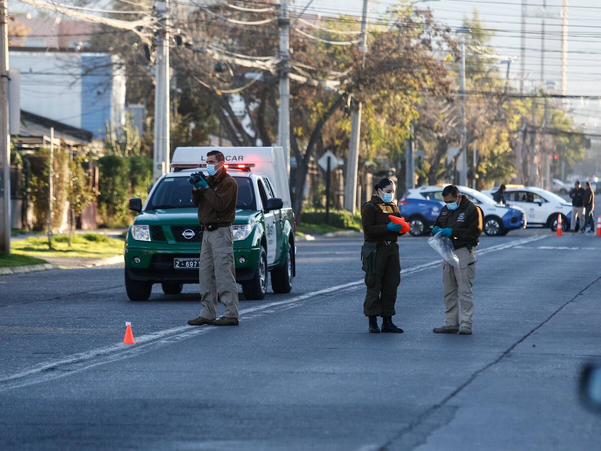 Mujer sufre violenta encerrona armada en Maipú: ladrones la golpearon y le robaron su vehículo