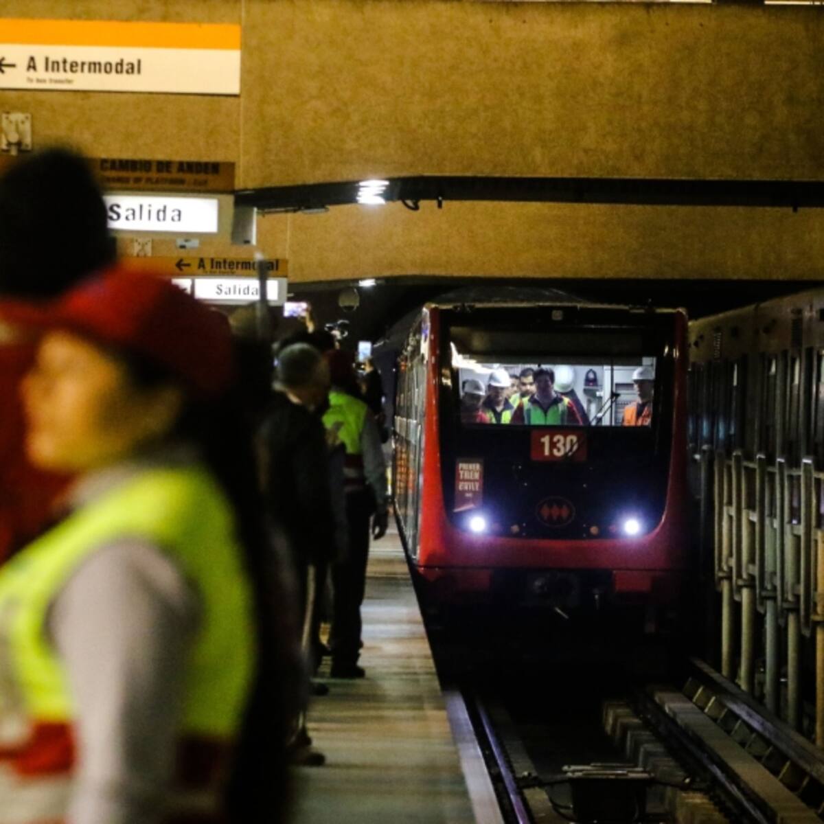 Metro de Santiago interrumpe servicio en Línea 2 por persona en la vía: estas son las estaciones que NO están funcionando