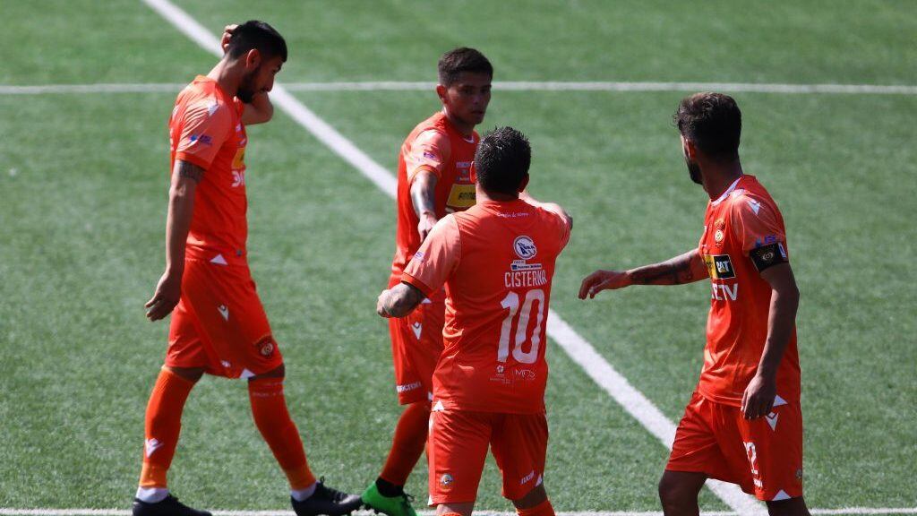 16 DE SEPTIEMBRE DE 2020/SANTIAGOJugadores de Cobreloa al terminar el partido,durante el partido vlido por la novena fecha del Campeonato Juagaenlinea.com Primera B, entre Deportes Melipilla vs Cobreloa, disputado en el Estadio Bicentenario de La Florida.
FOTO: SEBASTIAN ORIA/AGENCIAUNO