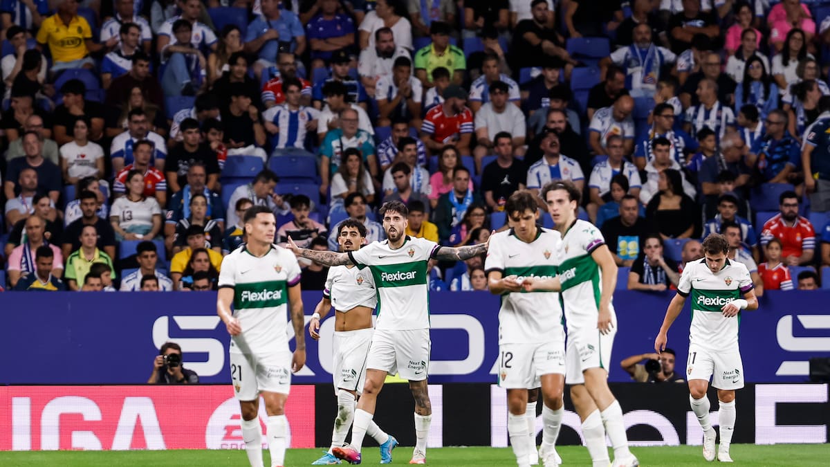 Primera victoria: Elche se repone a un temprana expulsión y vence al Espanyol por La Liga
