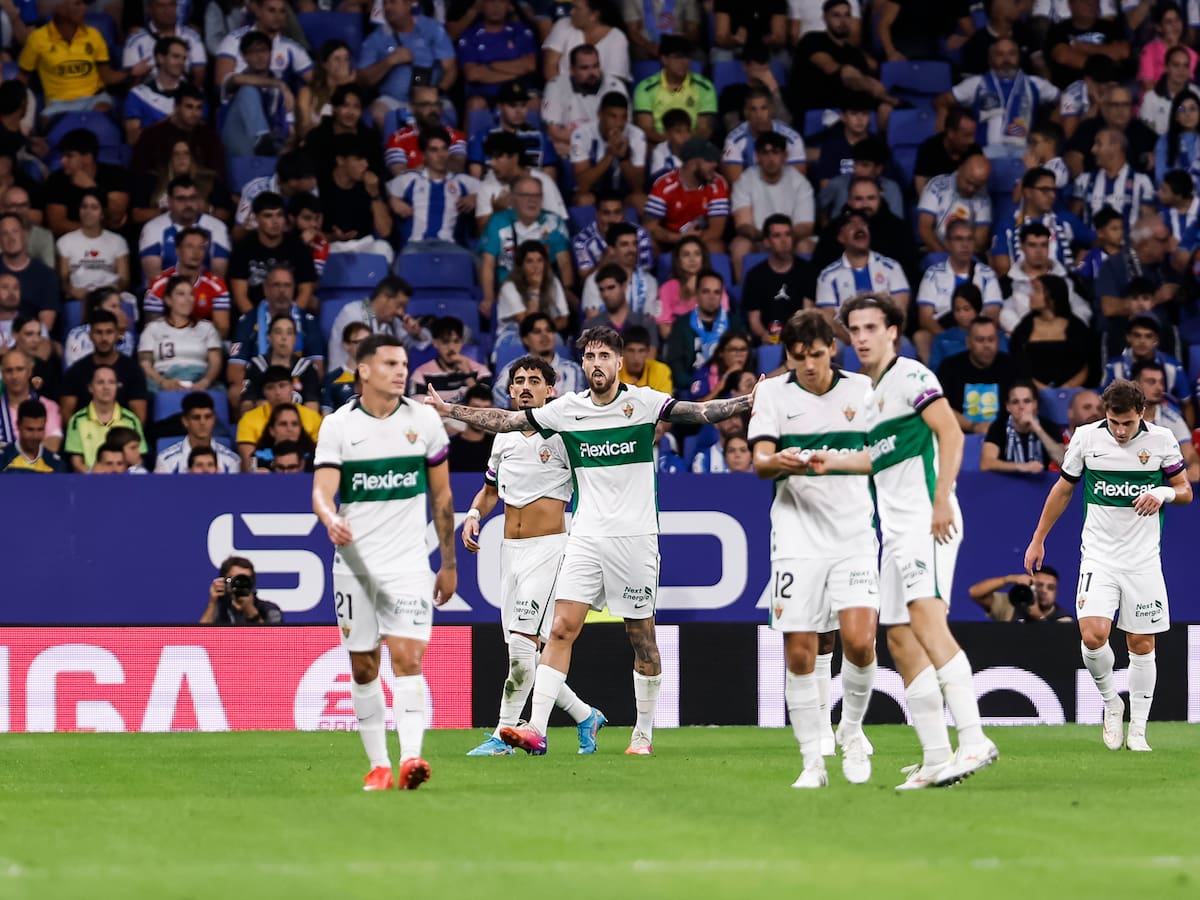 Primera victoria: Elche se repone a un temprana expulsión y vence al Espanyol por La Liga