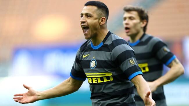 MILAN, ITALY - FEBRUARY 28: Alexis Sanchez of FC Internazionale celebrates after scoring their team's third goal during the Serie A match between FC Internazionale and Genoa CFC at Stadio Giuseppe Meazza on February 28, 2021 in Milan, Italy. Sporting stadiums around Italy remain under strict restrictions due to the Coronavirus Pandemic as Government social distancing laws prohibit fans inside venues resulting in games being played behind closed doors. (Photo by Marco Luzzani/Getty Images)
