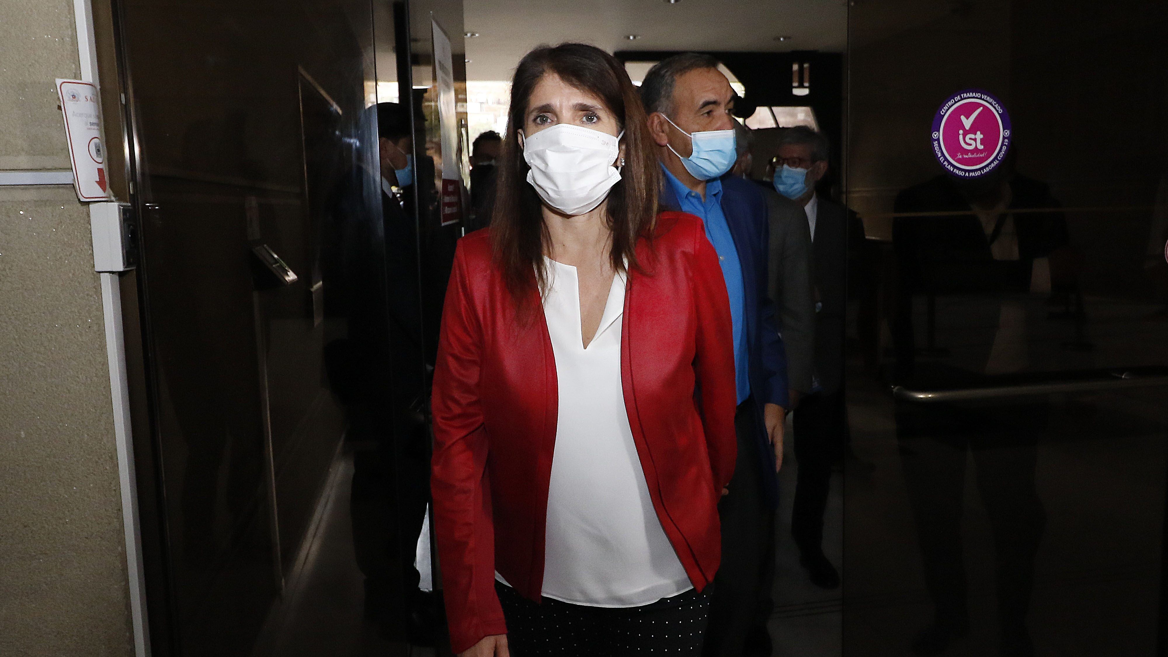 20 DE MAYO DE 2021/VALPARAISOLa candidata presidencial Paula Narvaez ofrece un punto de prensa tras una reunión con senadores y diputados del Partido Socialista, tras la polémica por la inscripción de primarias presidenciales de la oposición.
FOTO: LEONARDO RUBILAR CHANDIA/AGENCIAUNO