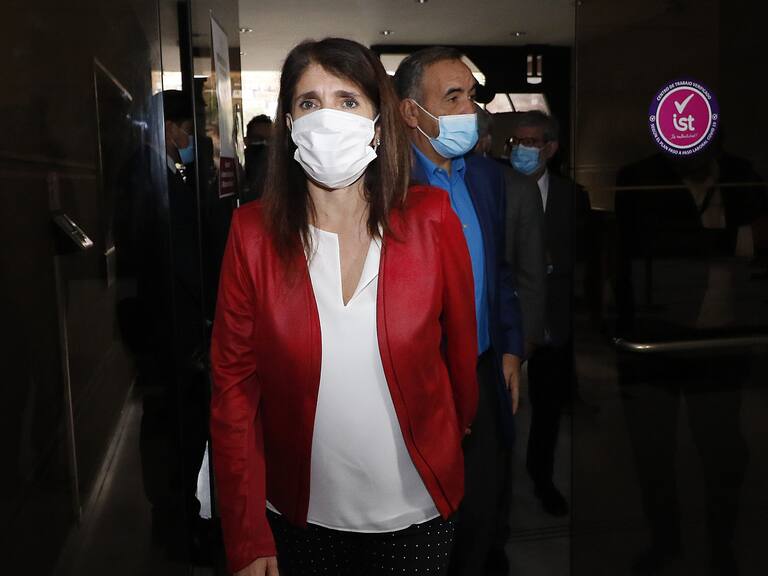 20 DE MAYO DE 2021/VALPARAISOLa candidata presidencial Paula Narvaez ofrece un punto de prensa tras una reunión con senadores y diputados del Partido Socialista, tras la polémica por la inscripción de primarias presidenciales de la oposición.
FOTO: LEONARDO RUBILAR CHANDIA/AGENCIAUNO