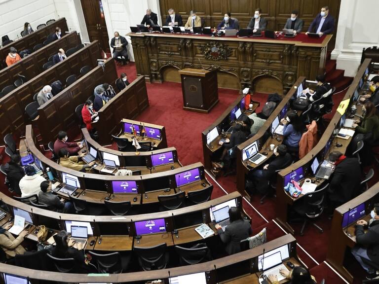 Experto en derecho y trabajo de la Convención Constitucional: «Creo que dilapidó su legitimidad por la farándula y todo lo que hemos visto»