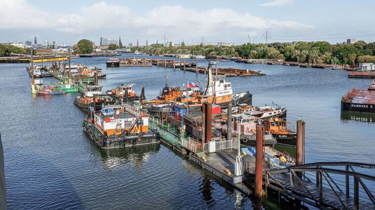 Zona de carga en el puerto de Hamburgo en Alemania parte de la UE