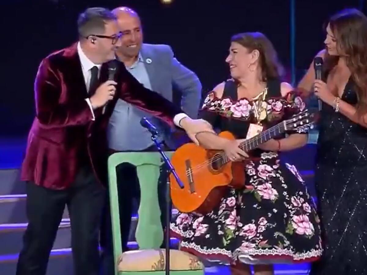 “¡Qué raro!”: Grupo folclórico la rompió inesperadamente en el Festival de Olmué y alargó la obertura