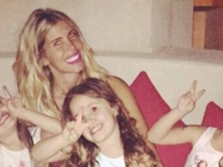 Coté López respondió a seguidoras que la criticaron por la apariencia de sus trillizas