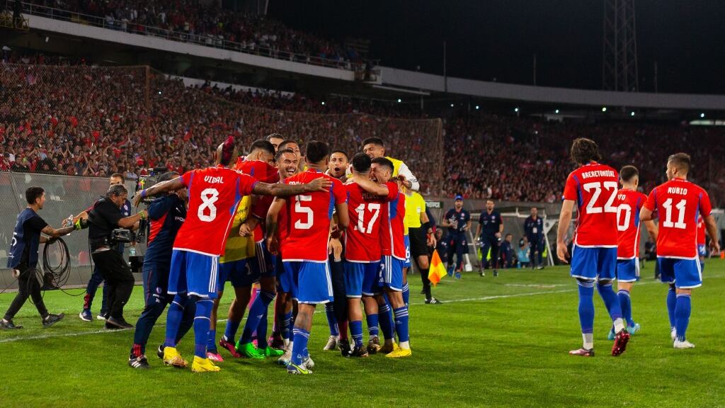 Ante bajas ventas: habilitan abonos para los partidos clasificatorios de La Roja como local en 2023