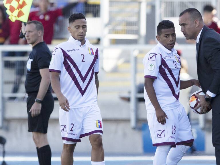 ¿Qué te crees mamahuevo?: Hinchas de la U recordaron furioso momento de su futuro técnico