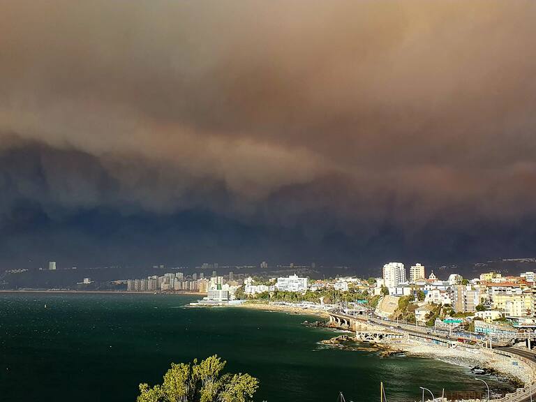 “Es un infierno”: vecino relata la cruel realidad que enfrenta la Región de Valparaíso por los incendios forestales