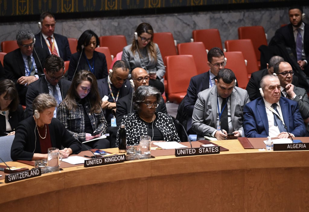 Representante de Estados Unidos, Linda Thomas, vota en contra de la resolución en el Consejo de Seguridad de la ONU para un alto al fuego en la Franja de Gaza.