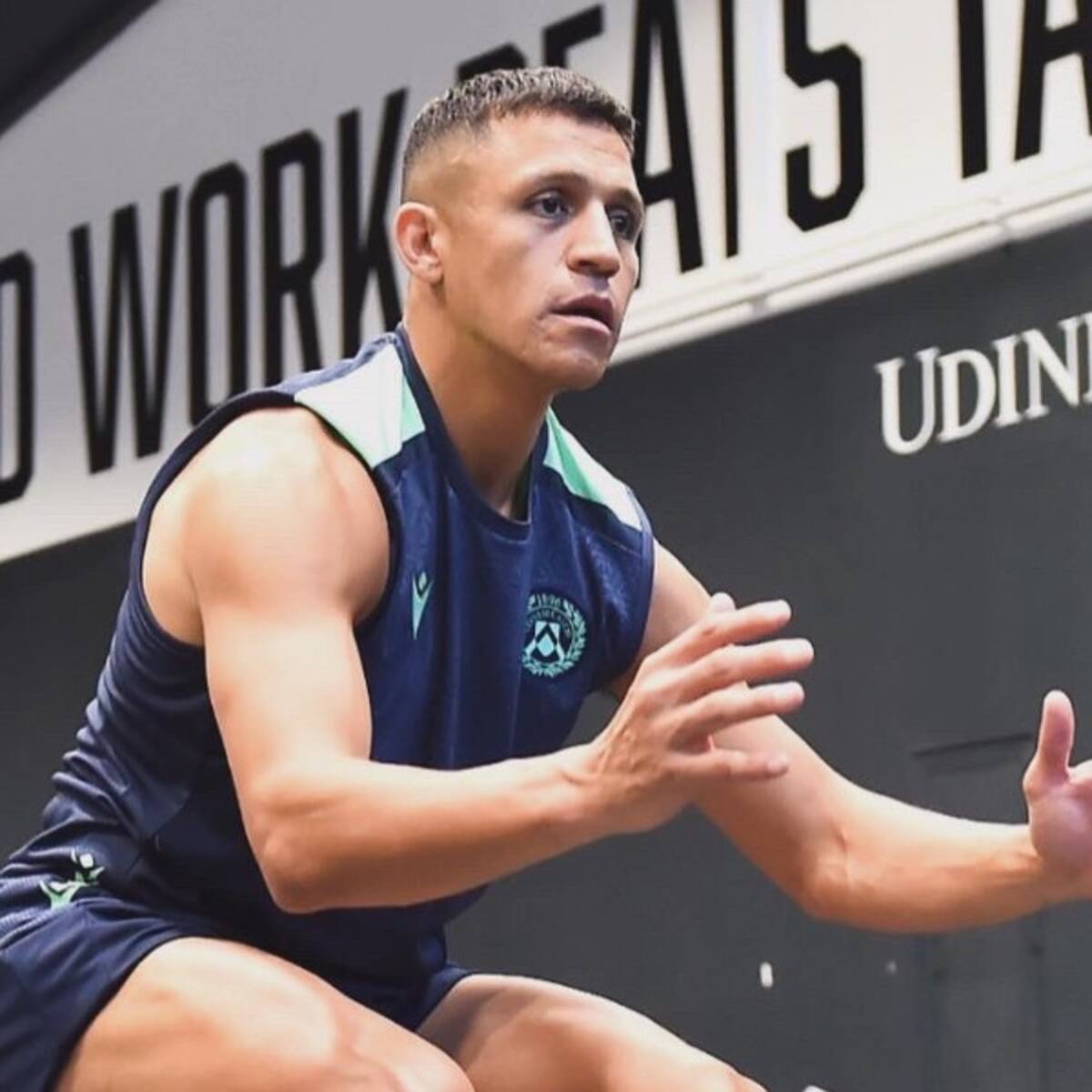 Estuvo con Alexis Sánchez en su proceso de recuperación y ahora alabó al chileno: “Lo vi dominar la Premier League”