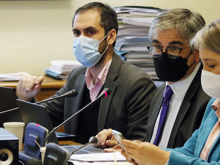 10 DE MAYO DE 2022/VALPARAISOLos ministros Nicolás Grau (i), Mario Marcel (c) y Jeannette Jara (d), durante la Comisión Unidas de Hacienda y Trabajo del Senado, que debate el proyecto de salario mínimo mensual.
FOTO: LEONARDO RUBILAR CHANDIA/AGENCIAUNO