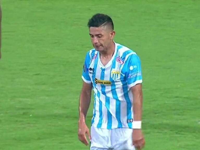 «Fue por la impotencia»: Felipe Flores explica su mano «maradoniana» que le costó la expulsión en Copa Libertadores