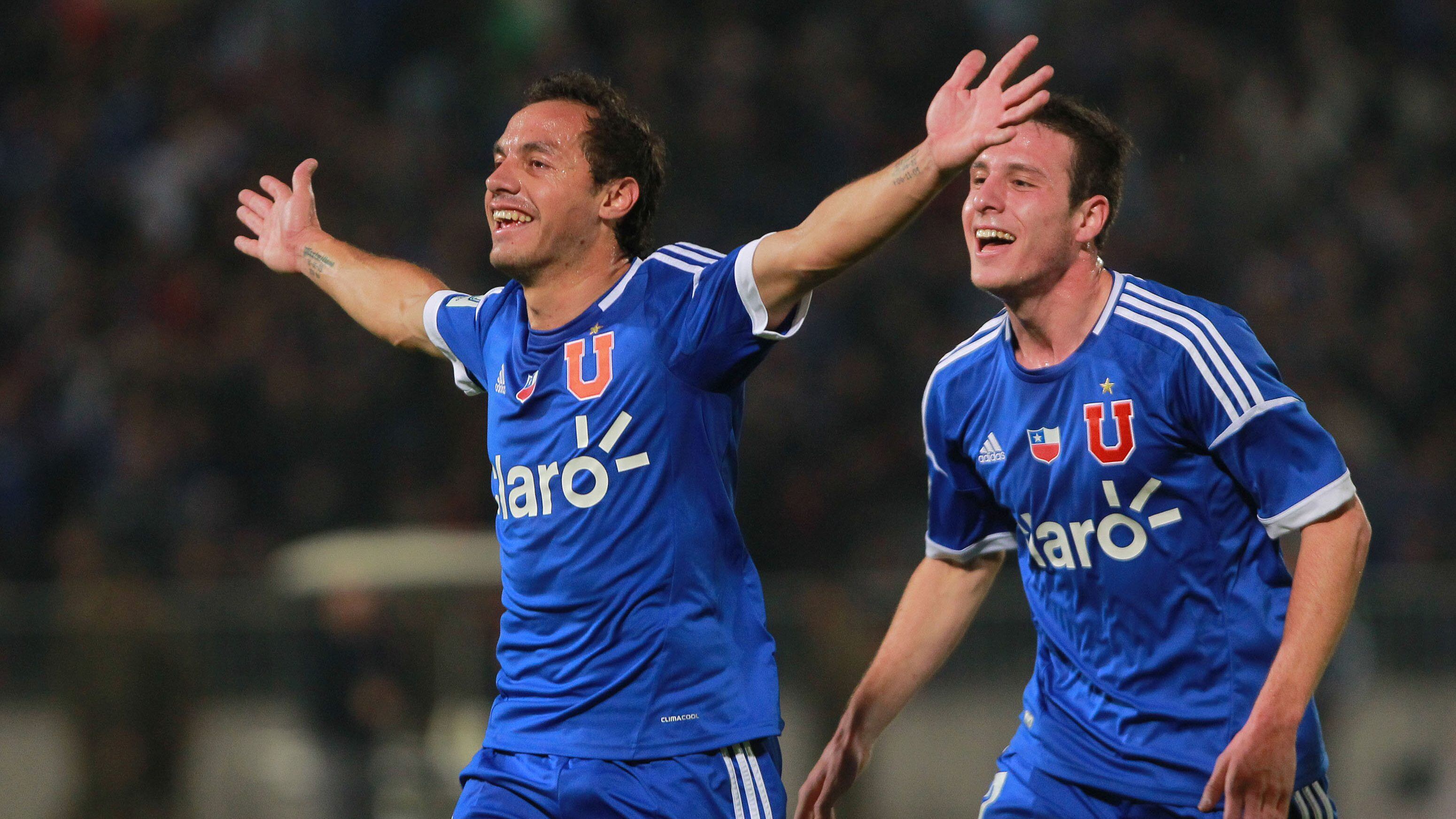 24 Mayo de 2012/SANTIAGOMarcelo Diaz celebra su gol y el empate parcial, durante el partido valido por los cuartos de final de la Copa Libertadores de América, entre Universidad de Chile vs Libertad de Paraguay jugado en el Estadio Nacional.
FOTO: Ernesto Zelada - XpressMedia/AGENCIAUNO