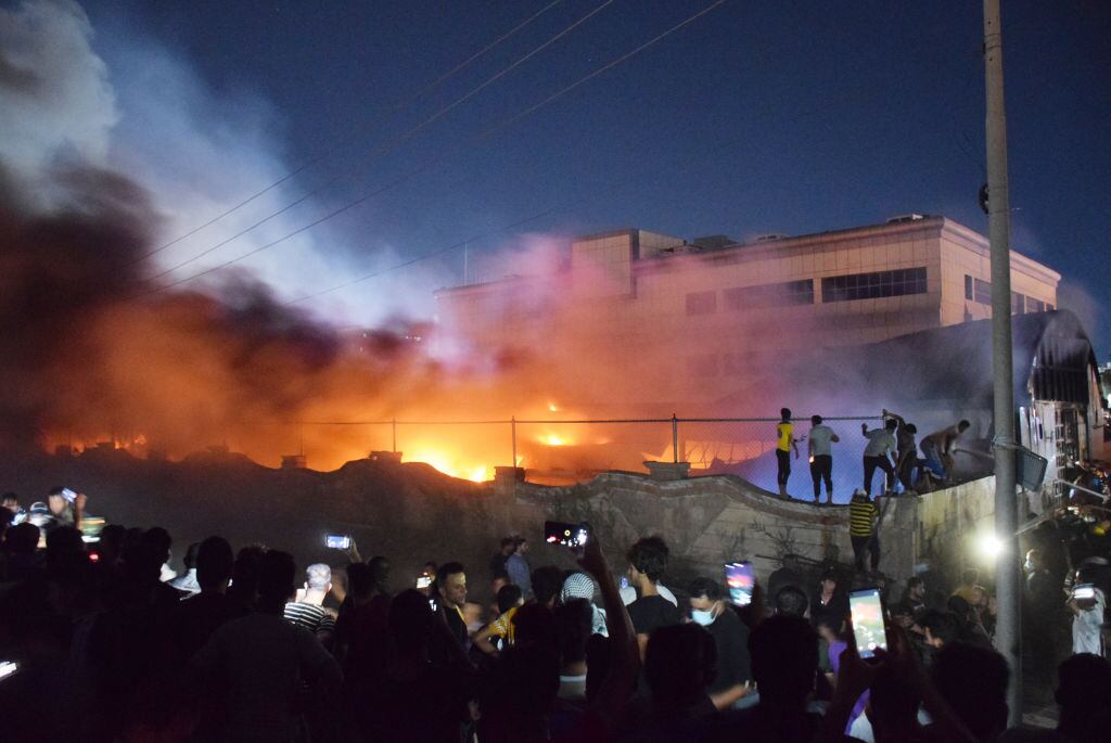 El fuego consume al Hospital Al-Hussein en la ciudad de Nasiriya