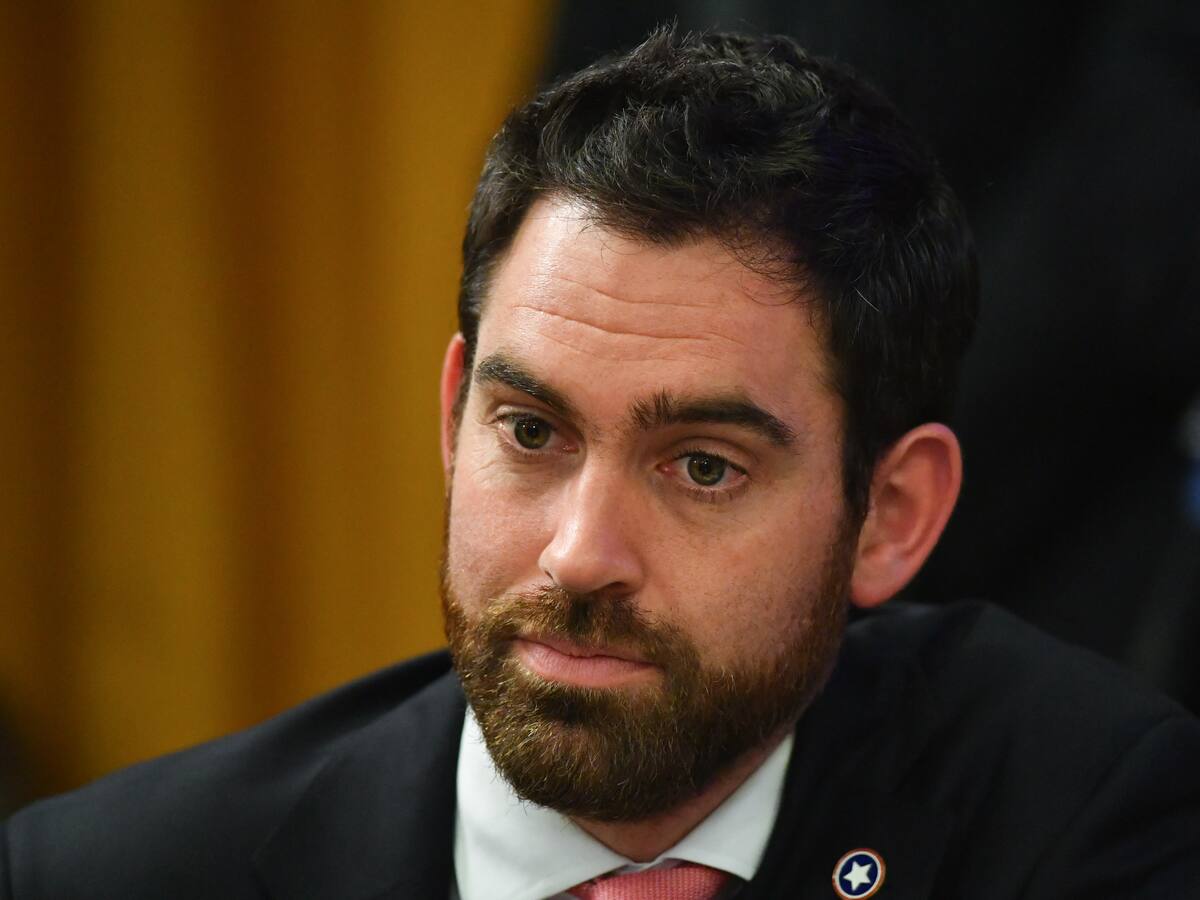 “Escapa del respeto mínimo”: hijo de Kast critica afiche del Partido Socialista contra el Presidente