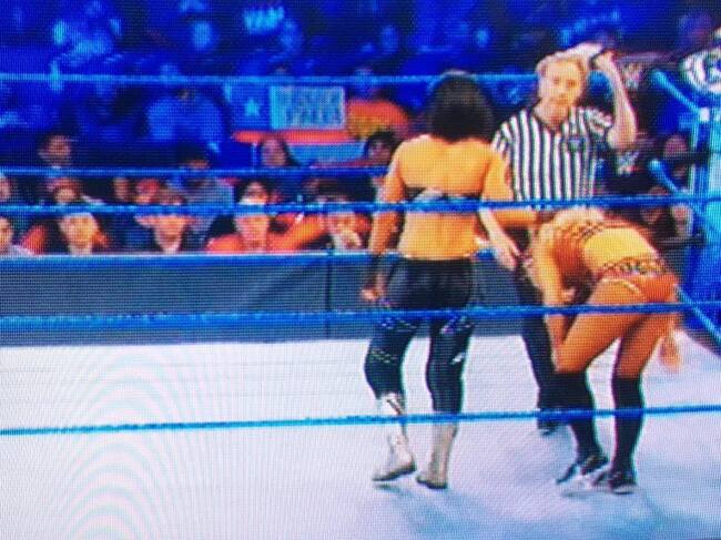El cartel chileno que apareció en el Smackdown de la WWE