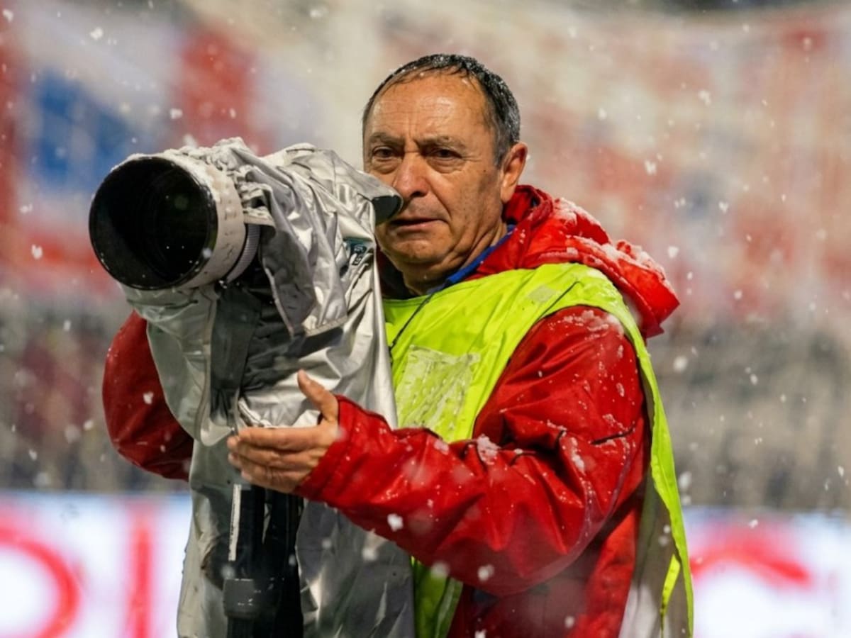 Muere Marco Muga, histórico fotógrafo del fútbol chileno