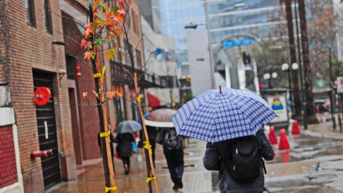 Lluvia en Santiago: cuántos milímetros de agua podrían caer el viernes y en qué sectores