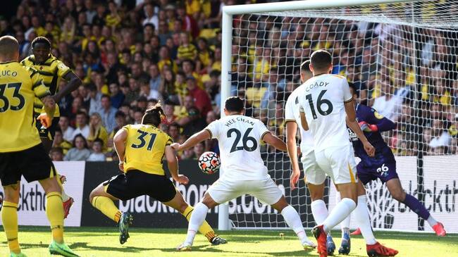 Francisco Sierralta pudo jugar por Watford pero convirtió un autogol