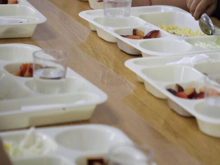 Paro de manipuladoras de alimentos: Junaeb anuncia plan de acción para garantizar entrega de alimentación escolar ante la huelga anunciada