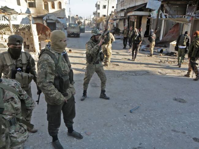 Militares turcos que apoyan a rebeldes sirios en la provincia de Idlib