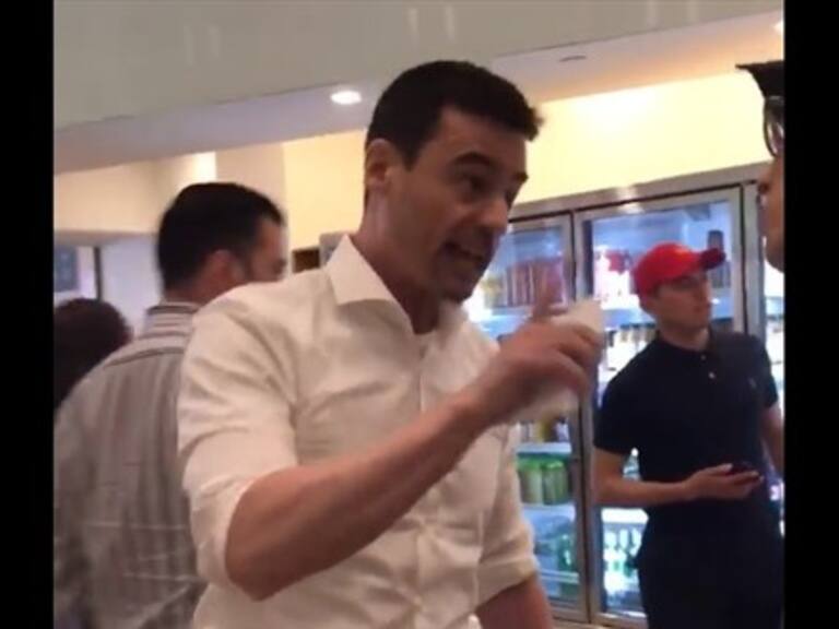 Medios y redes se burlan de abogado racista que se volvió viral en Estados Unidos