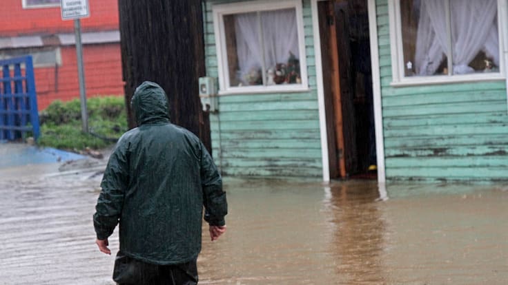Río atmosférico avanza hacia la zona central de Chile: advierten lluvias sobre 100 mm y posibles deslizamientos