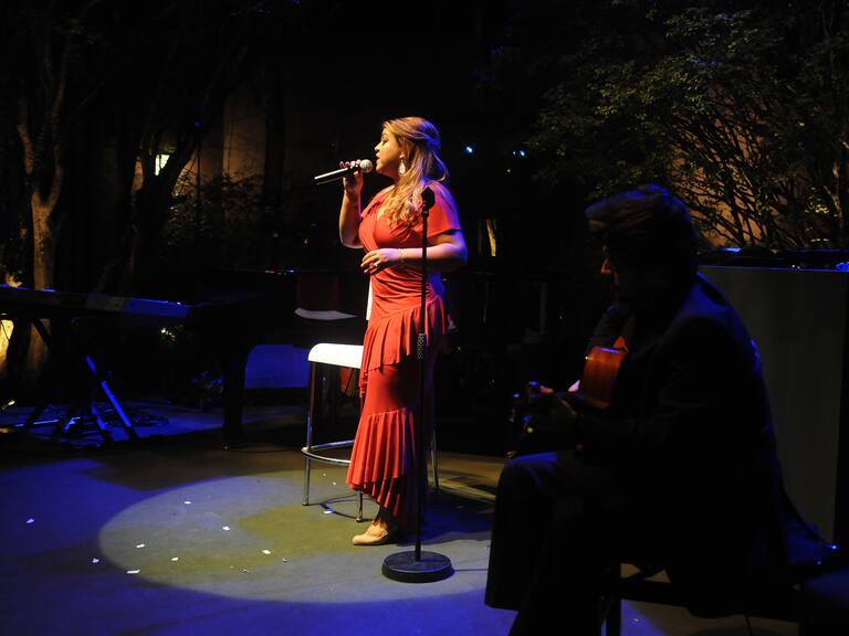 “Aún no hay fecha para repatriar el cuerpo”: Muere famosa cantante tras una larga batalla contra el cáncer