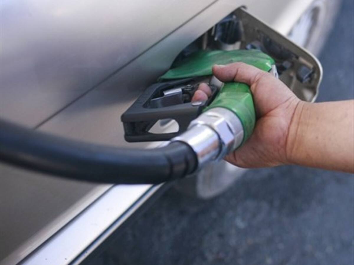 Precios de las bencinas bajarán por tercera vez de forma consecutiva
