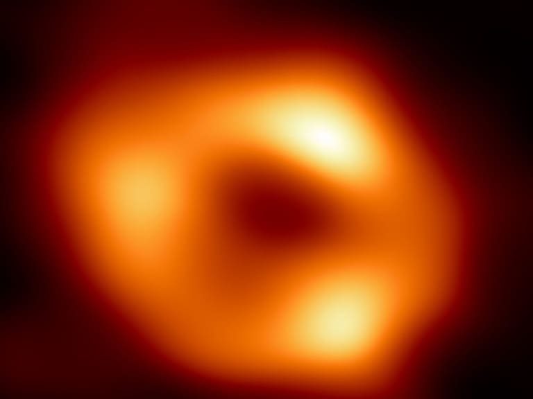 Revelan la primera imagen de Sagitario A*, el agujero negro de nuestra Vía Láctea